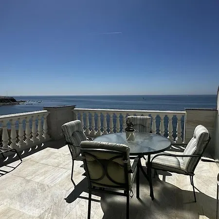 Beachfront With Pleasant Views Of The Sea And The Historic Lighthouse. Apartment