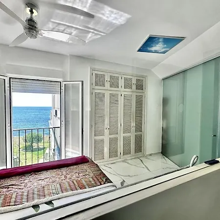 Beachfront With Pleasant Views Of The Sea And The Historic Lighthouse. Apartment