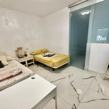 Apartment Beachfront With Pleasant Views Of The Sea And The Historic Lighthouse. *