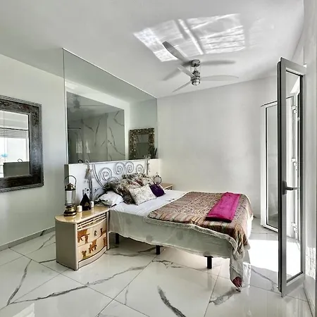 Apartment Beachfront With Pleasant Views Of The Sea And The Historic Lighthouse. *